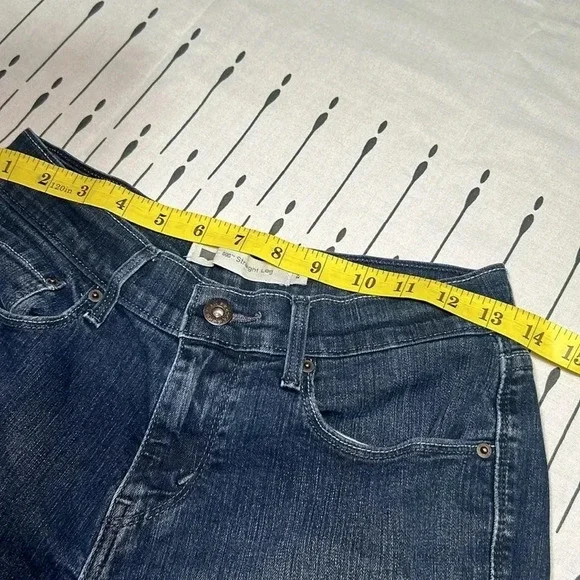 Levi Cut off's. Levi's  Jean Shorts. Denim Shorts. Size 2 - Picture 4 of 10